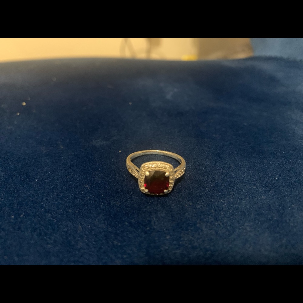 Garnet ring - Picture 2 of 2